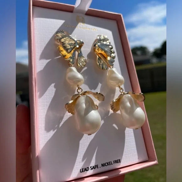 NEW House Of Harlow 1960 Gold Tone Leaf And Faux Pearl Dangle Drop Earrings - Picture 5 of 12